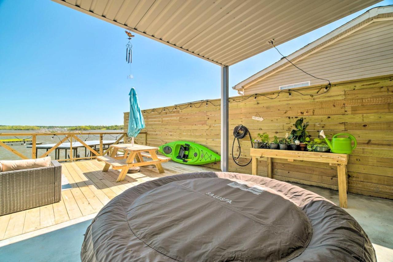 Апартаменты Pet-Friendly Studio With Kayak, Deck And Dock On Lake! Onalaska Экстерьер фото